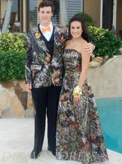 Camouflage Tuxedo: Camo Wedding Suit & Groom Attire